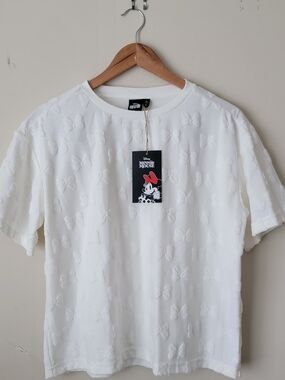 Disney Minnie Mouse White Embossed Bow Fabric Size M